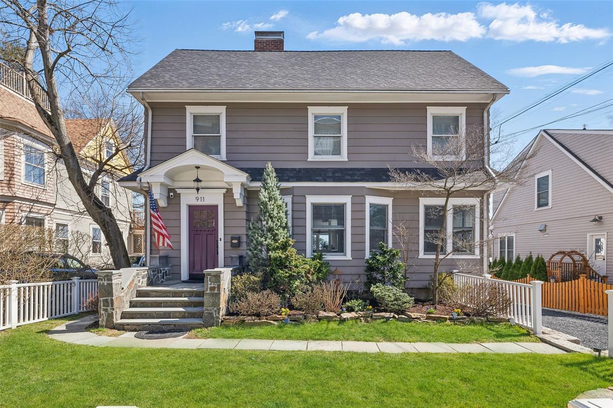 Exterior, Facade, American Foursquare