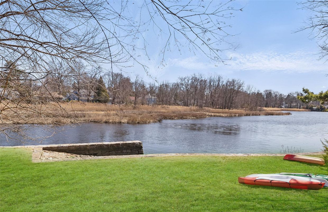 Exterior, Lake
