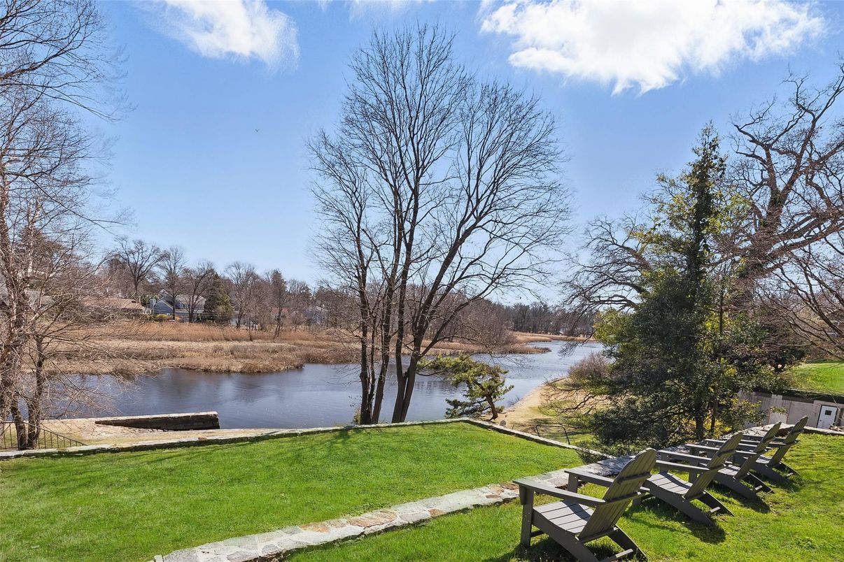 Exterior, Lake