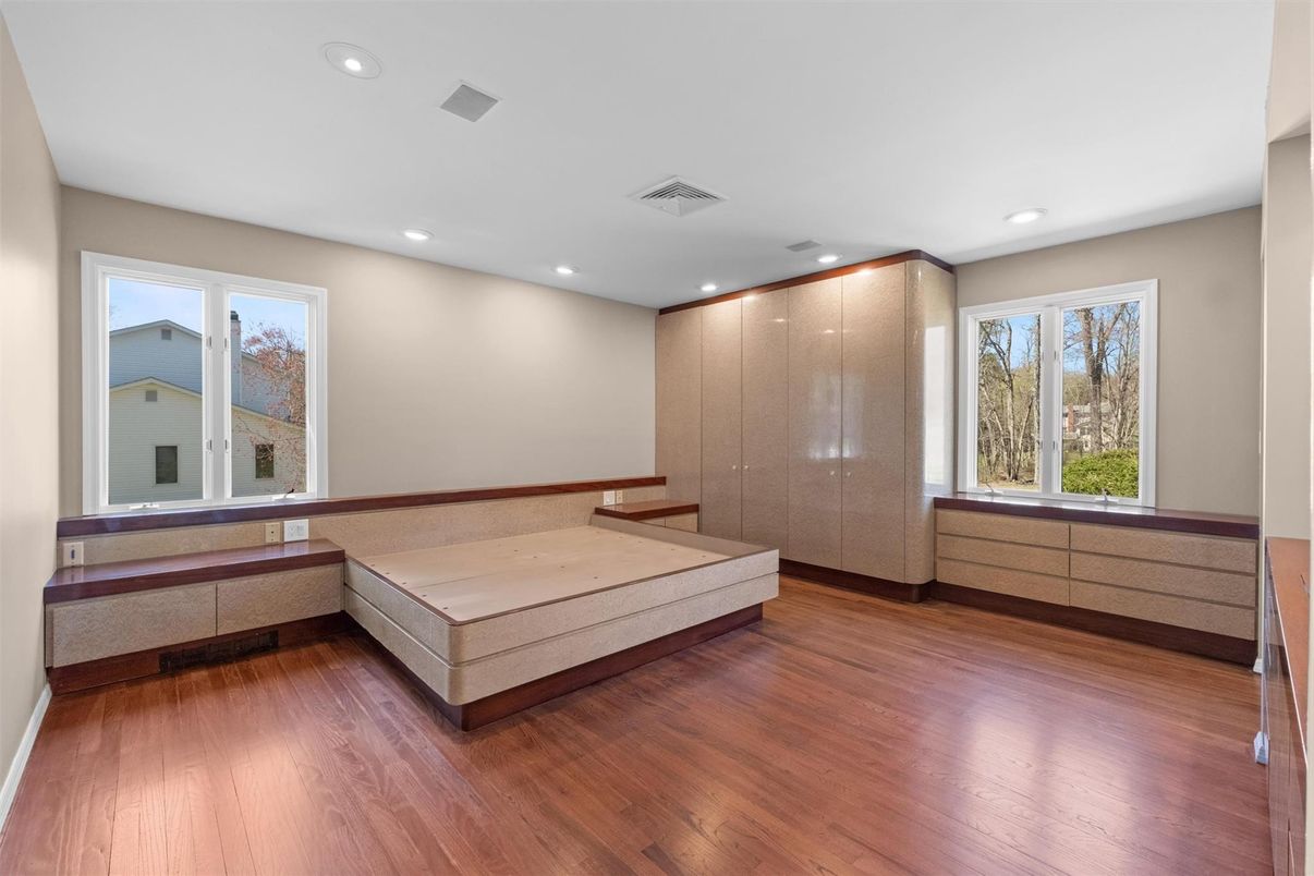 Interior, Recessed Lighting, Wood Texture Flooring
