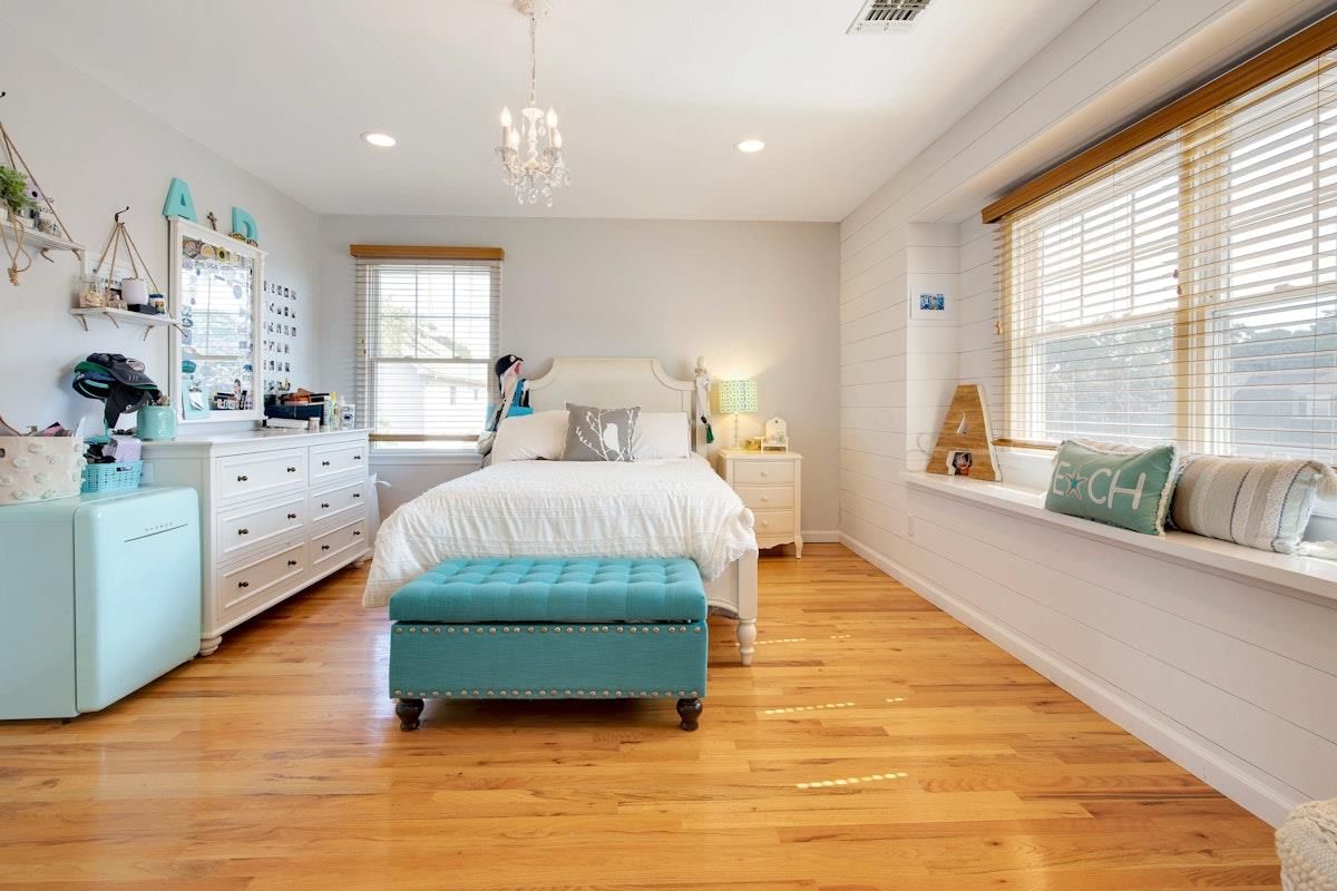Bedroom, Interior, Pendant Lights, Recessed Lighting, Wood Texture Flooring