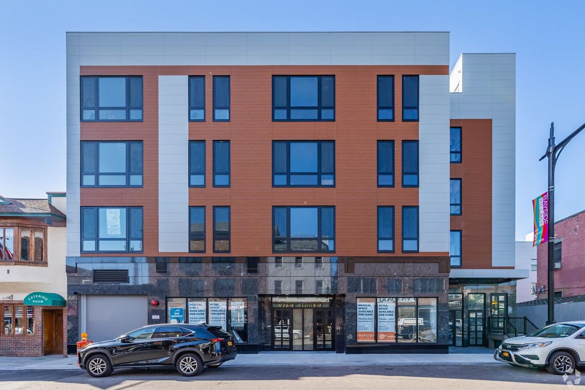 Exterior, Facade, Rowhouse