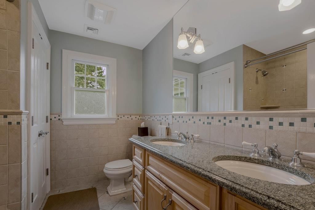 Bathroom, Dual Sink Vanities, Interior, Recessed Lighting