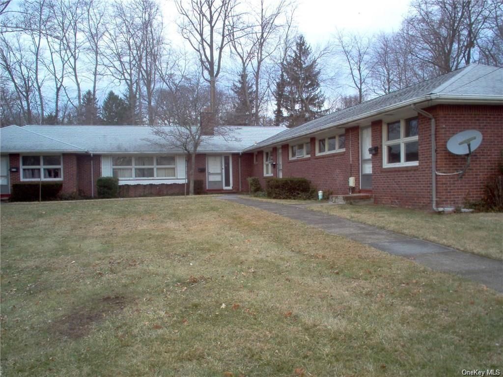 Exterior, Facade, Brick Facade, Ranch