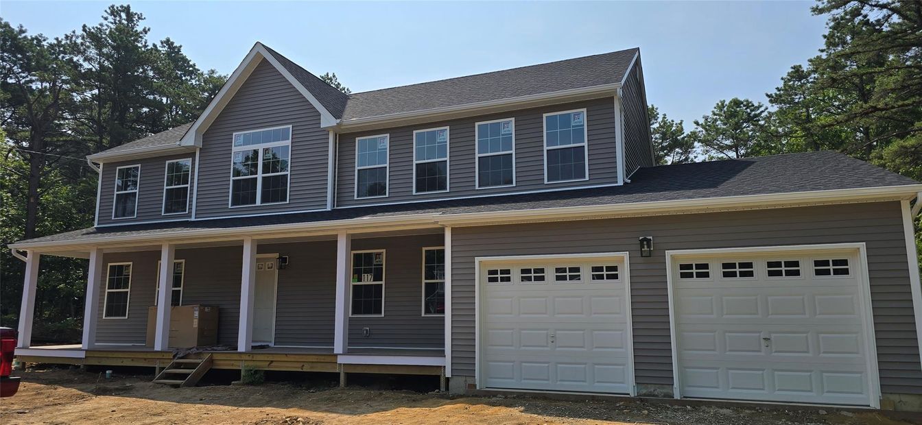 Attached, Exterior, Facade, Farmhouse