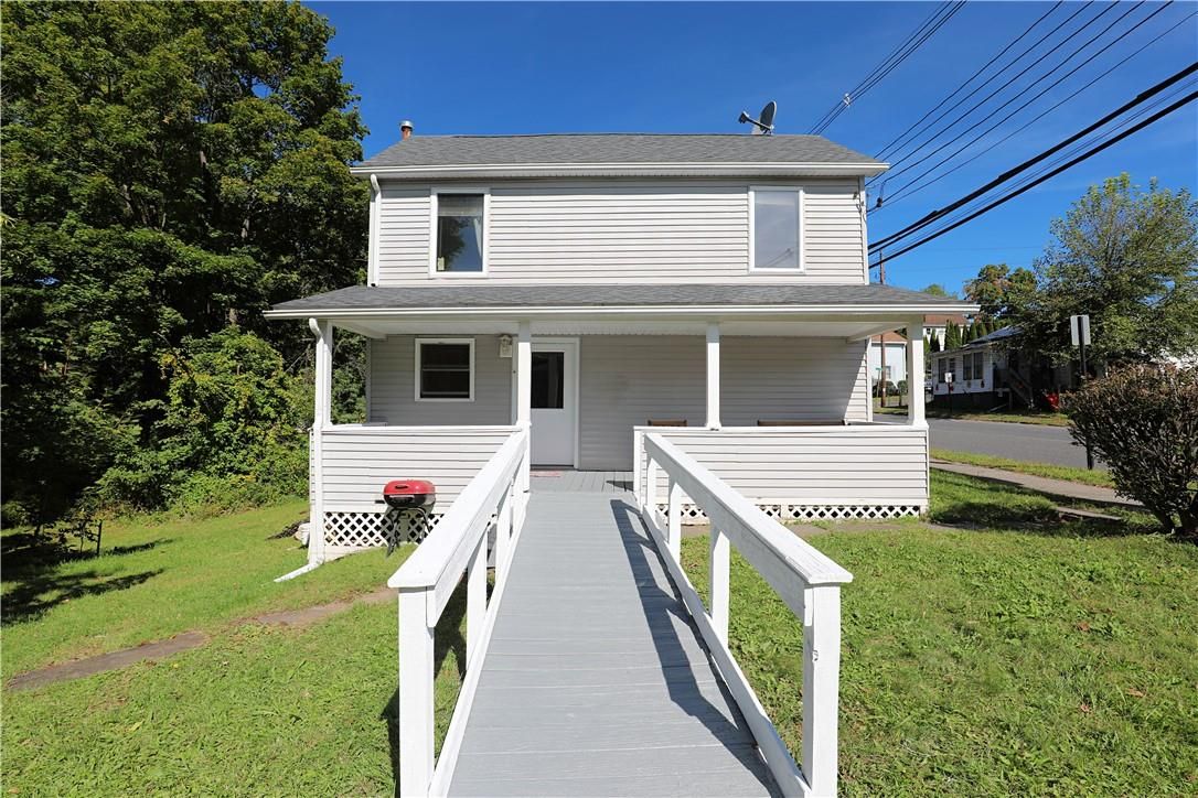 Exterior, Facade, American Foursquare