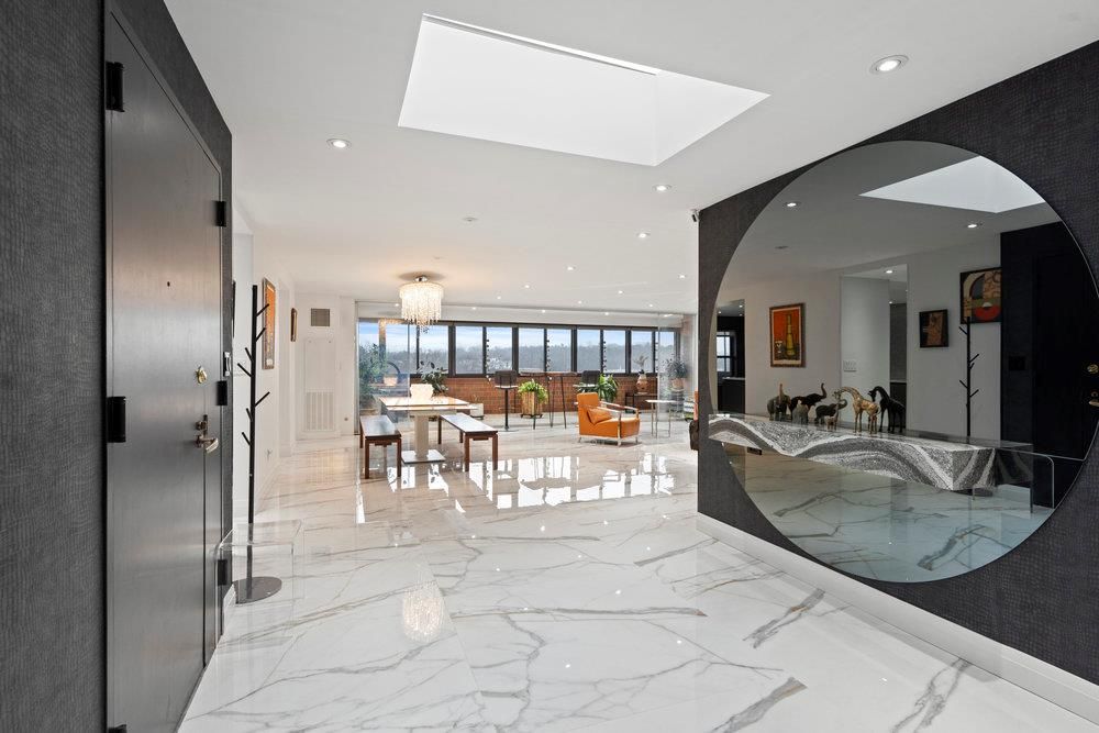 Chandelier, Dining room, Interior, Living room, Marble, Recessed Lighting