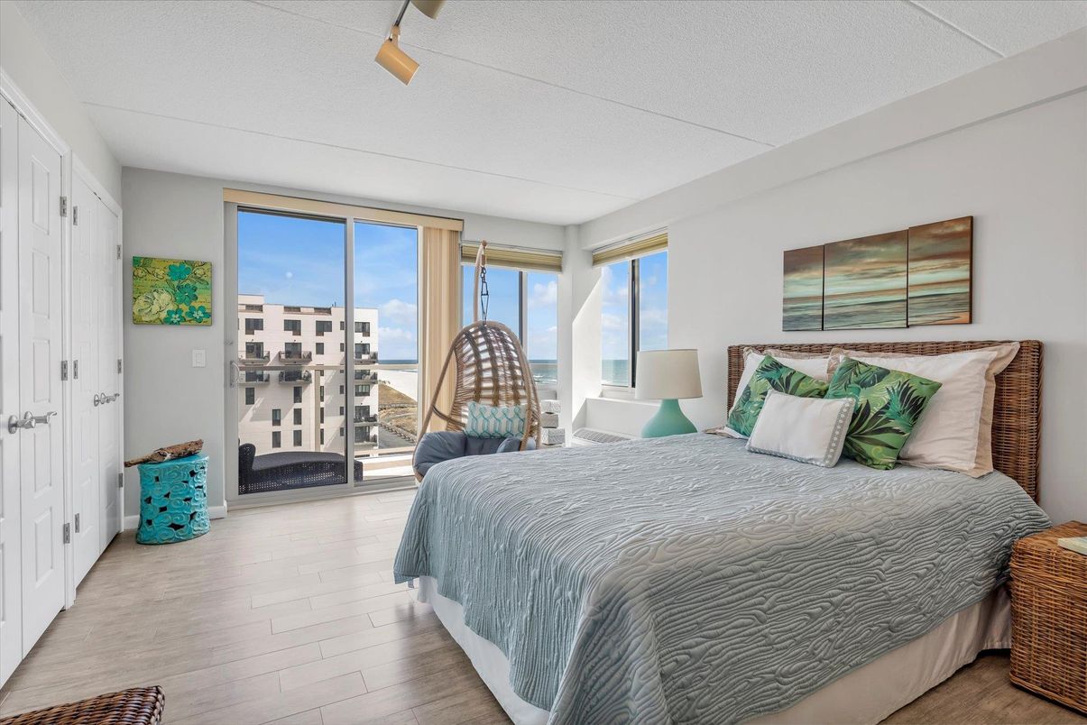 Bedroom, Interior, Water, Wood Texture Flooring