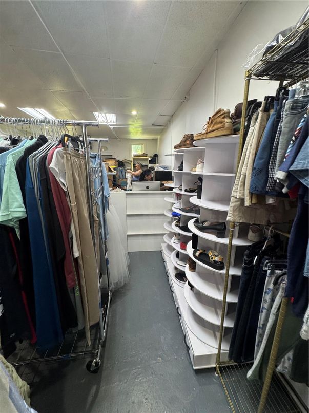 Interior, Recessed Lighting, Walk-in Closets