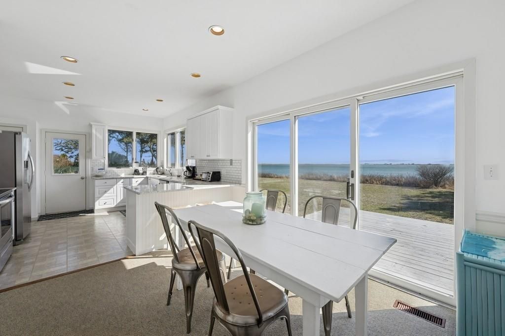 Dining room, Interior, Kitchen, Recessed Lighting, Water