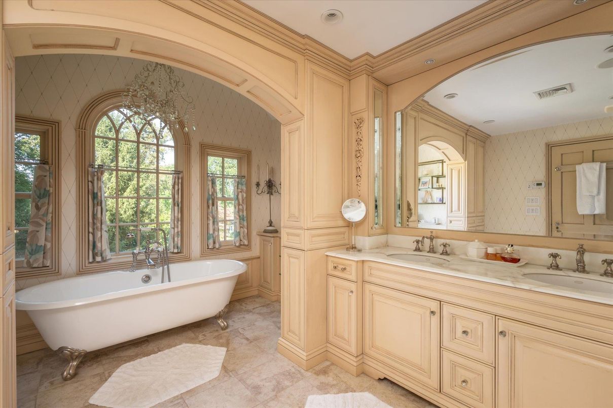 Bathroom, Dual Sink Vanities, Free Standing Baths, Interior, Recessed Lighting