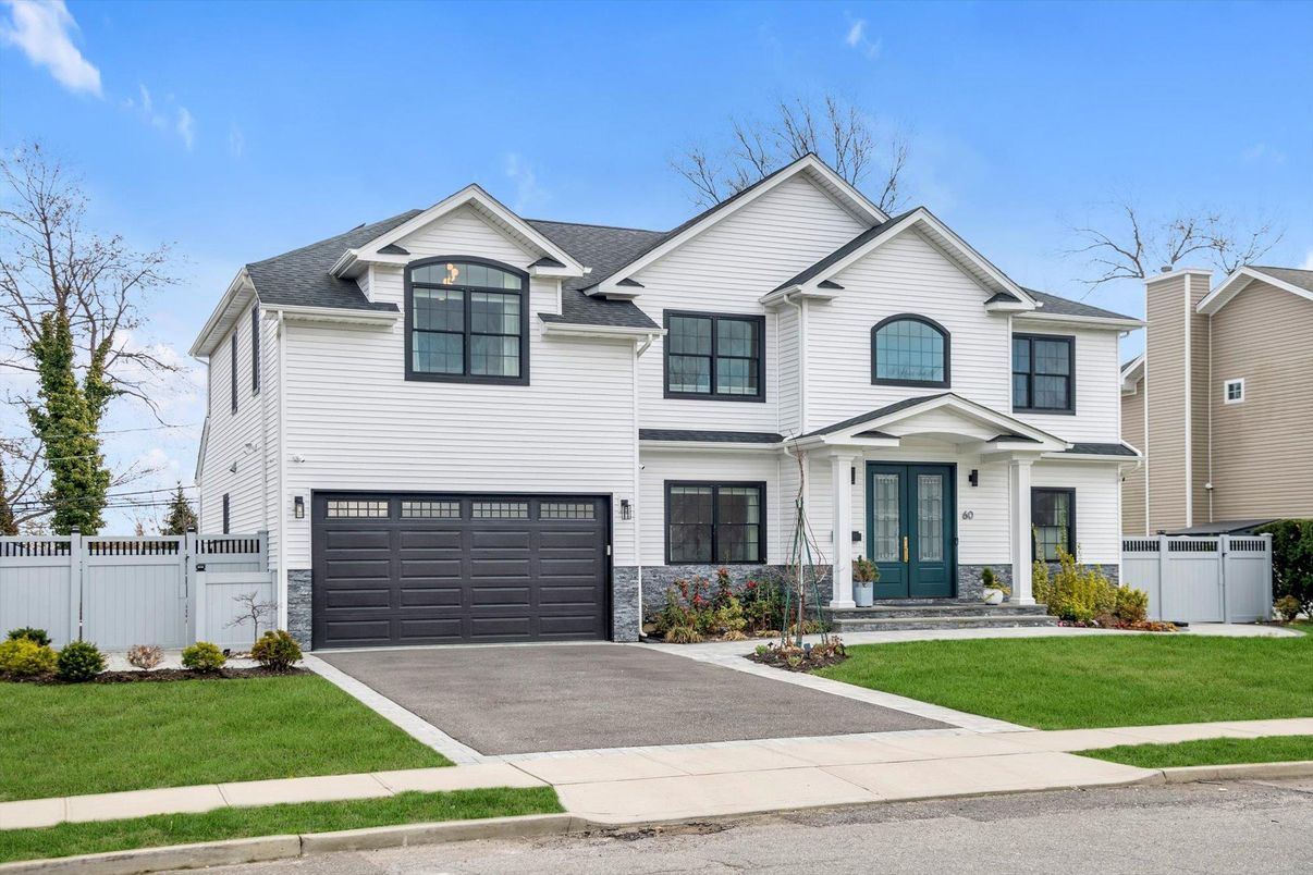 Attached, Exterior, Facade, Farmhouse