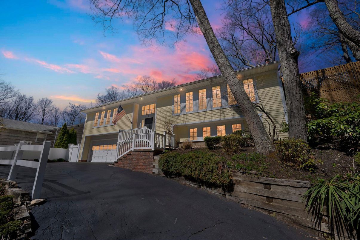 Attached, Exterior, Facade, Raised Ranch