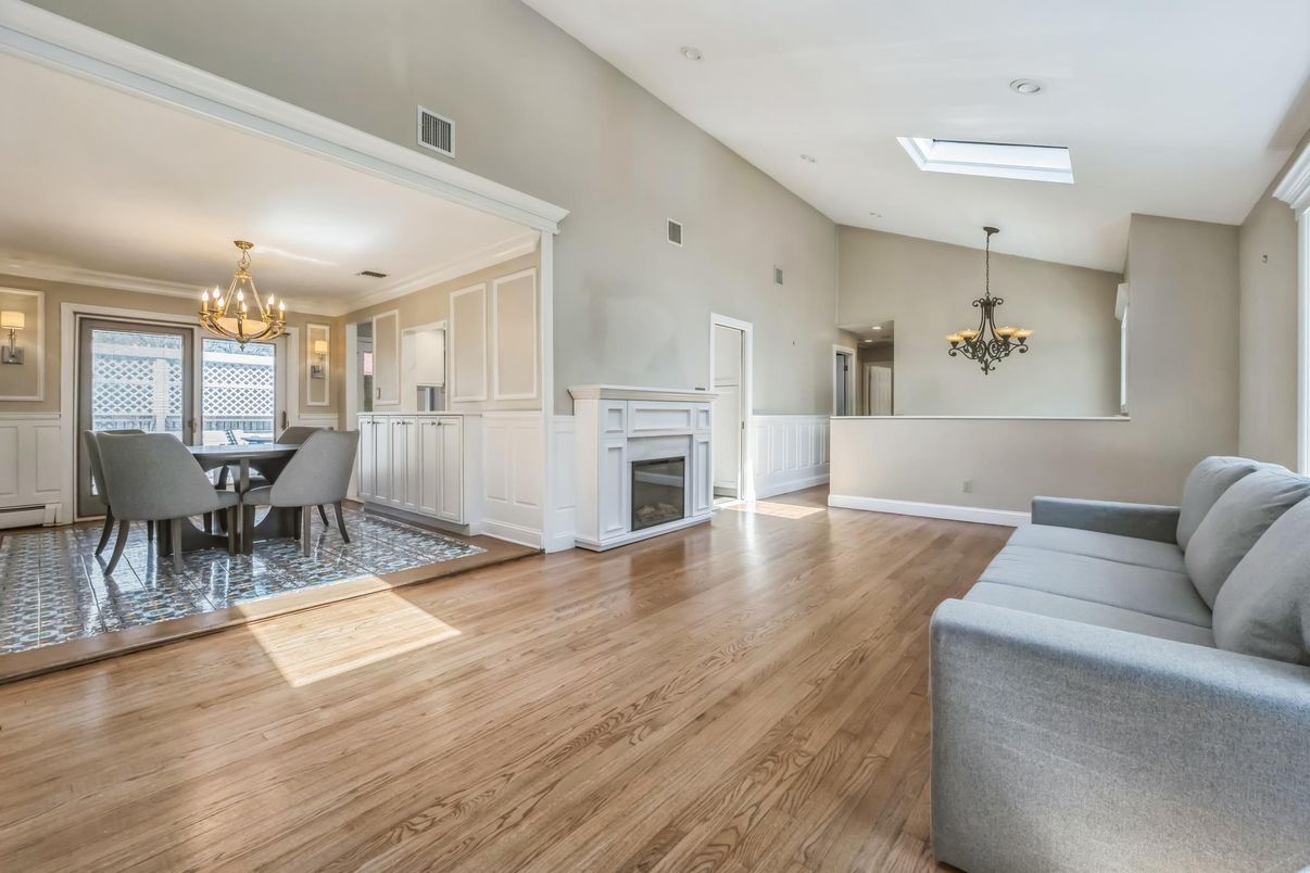 Chandelier, Dining room, Fireplace, Interior, Wood Texture Flooring