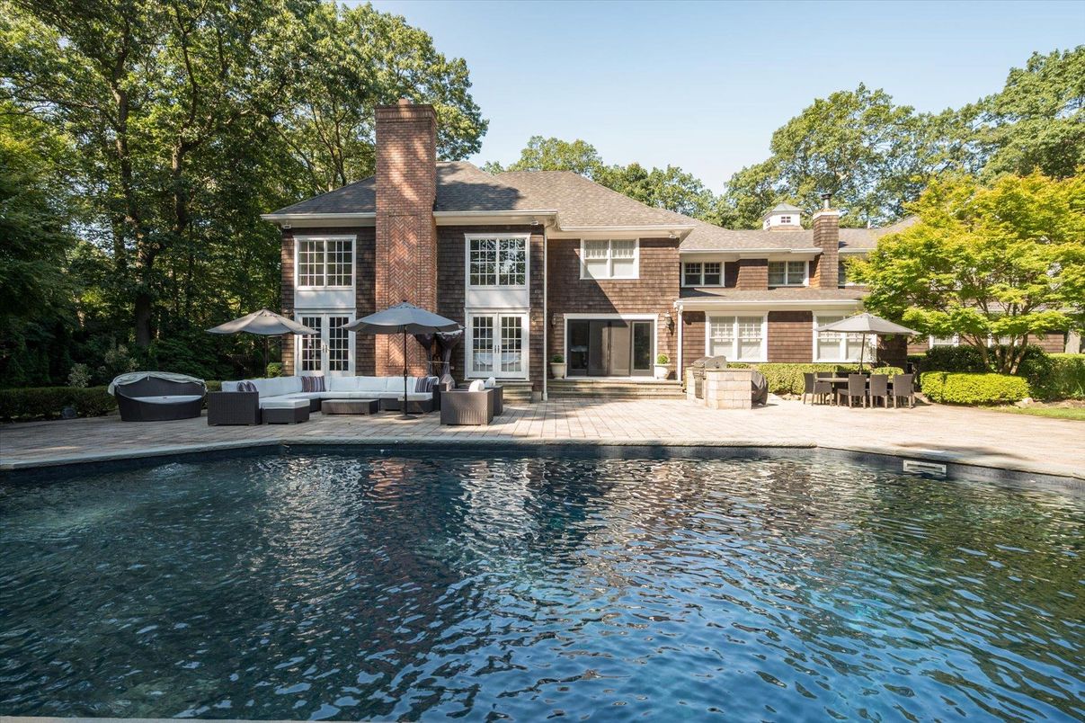 Exterior, Lake
