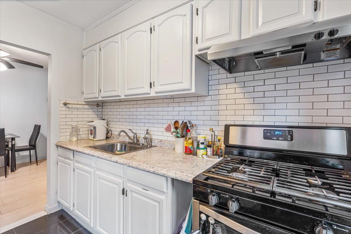 Dining room, Interior, Kitchen, Stainless Steel Appliances, Wood Texture Flooring