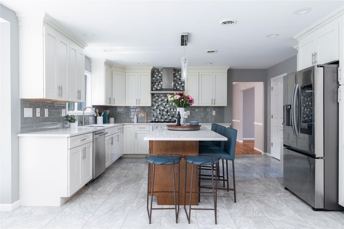 Dining room, Interior, Kitchen, Pendant Lights, Recessed Lighting, Stainless Steel Appliances