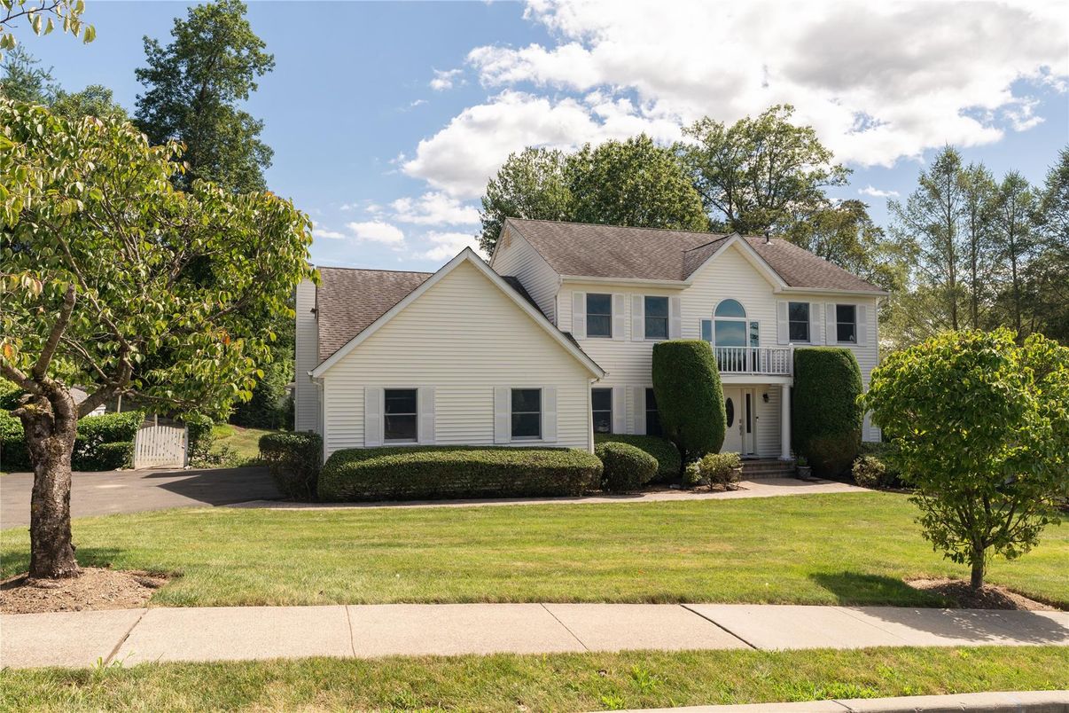 Exterior, Facade, Farmhouse