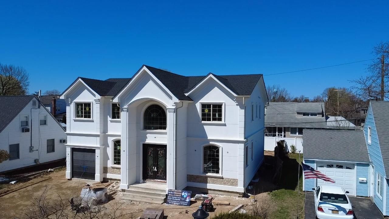Attached, Exterior, Facade, Farmhouse