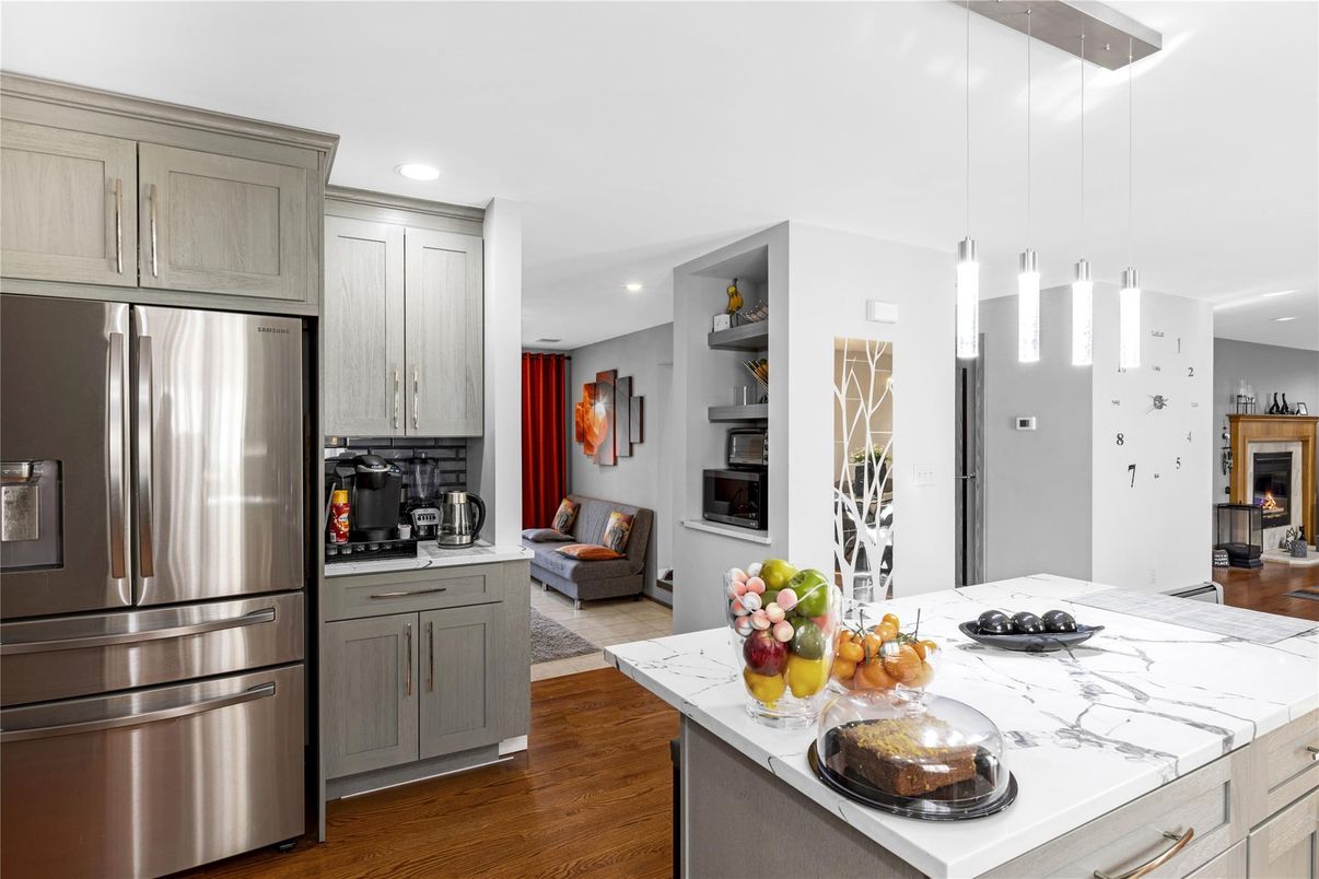 Interior, Kitchen, Living room, Pendant Lights, Recessed Lighting, Stainless Steel Appliances, Wood Texture Flooring