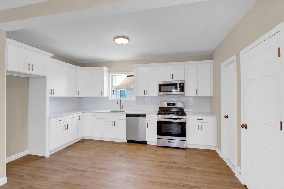 Interior, Kitchen, Stainless Steel Appliances, Wood Texture Flooring