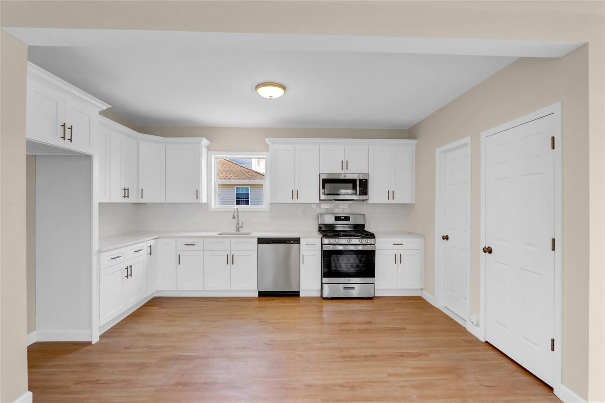 Interior, Kitchen, Stainless Steel Appliances, Wood Texture Flooring