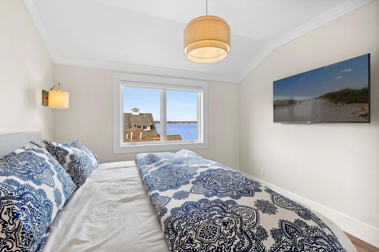 Bedroom, Interior, Pendant Lights, Water