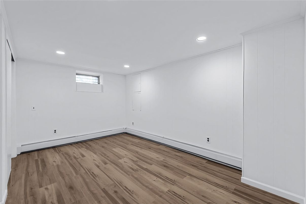 Empty room, Interior, Recessed Lighting, Wood Texture Flooring