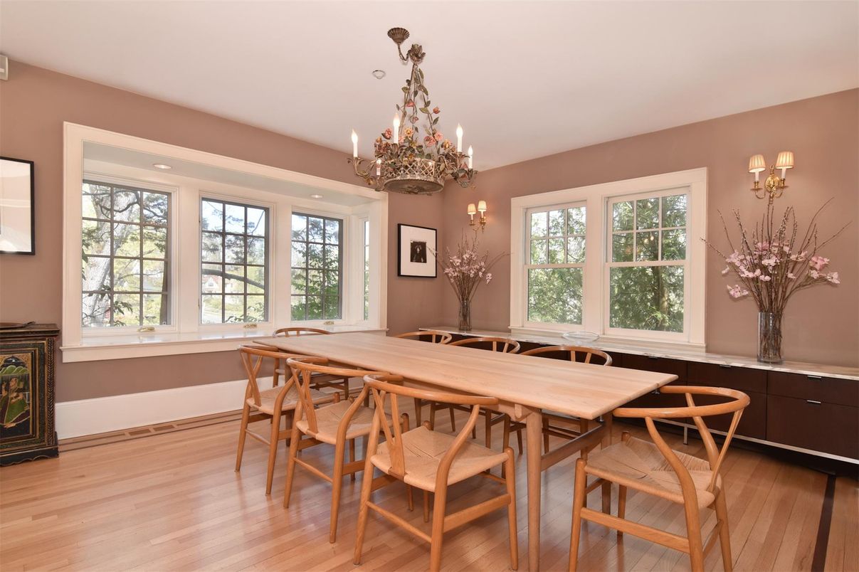 Chandelier, Dining room, Interior, Recessed Lighting, Wood Texture Flooring