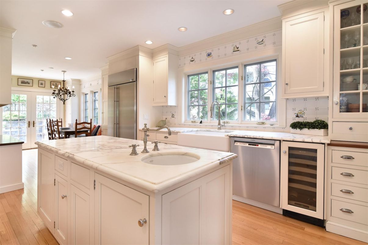 Chandelier, Dining room, Interior, Kitchen, Recessed Lighting, Stainless Steel Appliances, Wood Texture Flooring