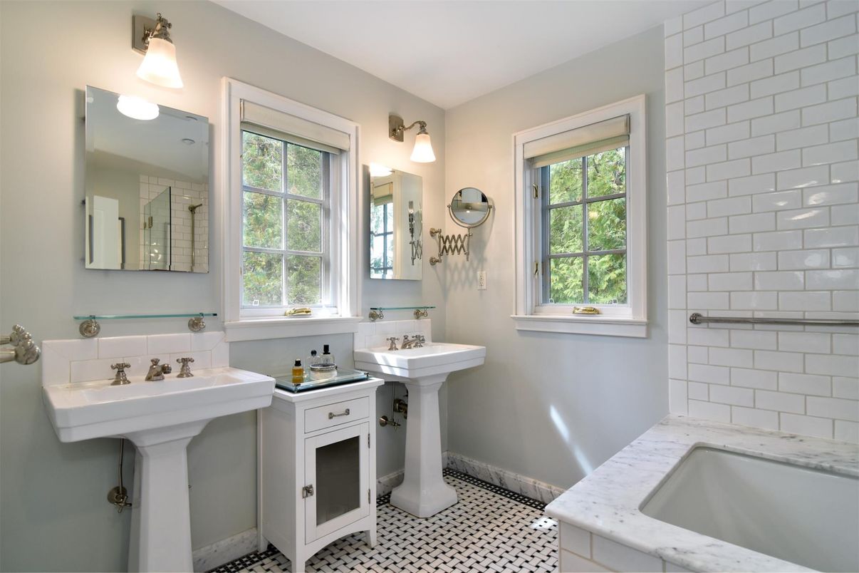 Bathroom, Dual Sink Vanities, Interior