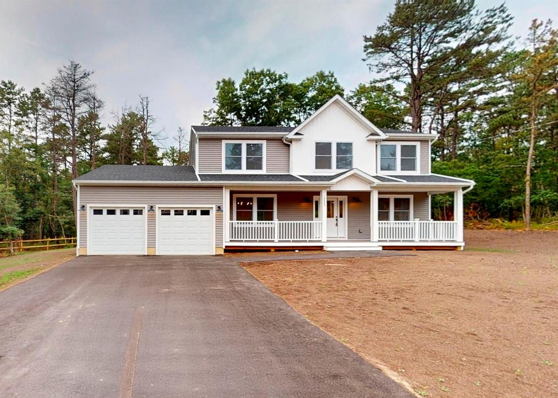 Attached, Exterior, Facade, Farmhouse