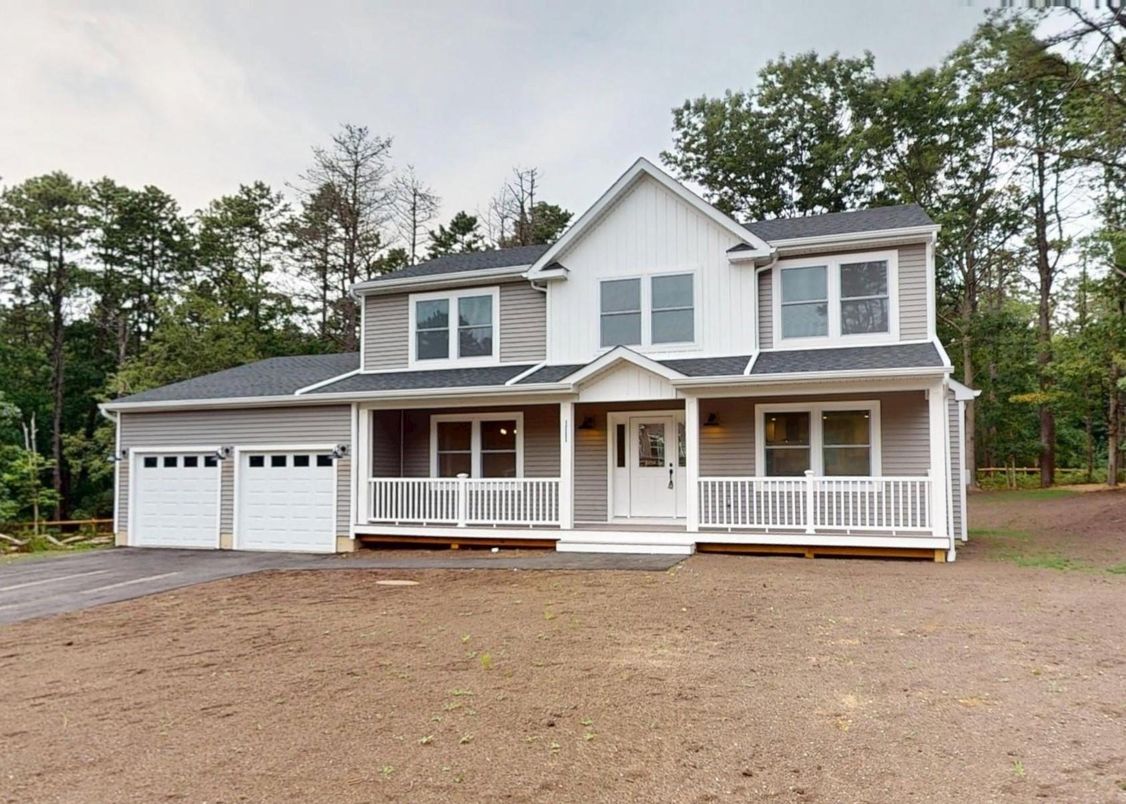 Attached, Exterior, Facade, Farmhouse