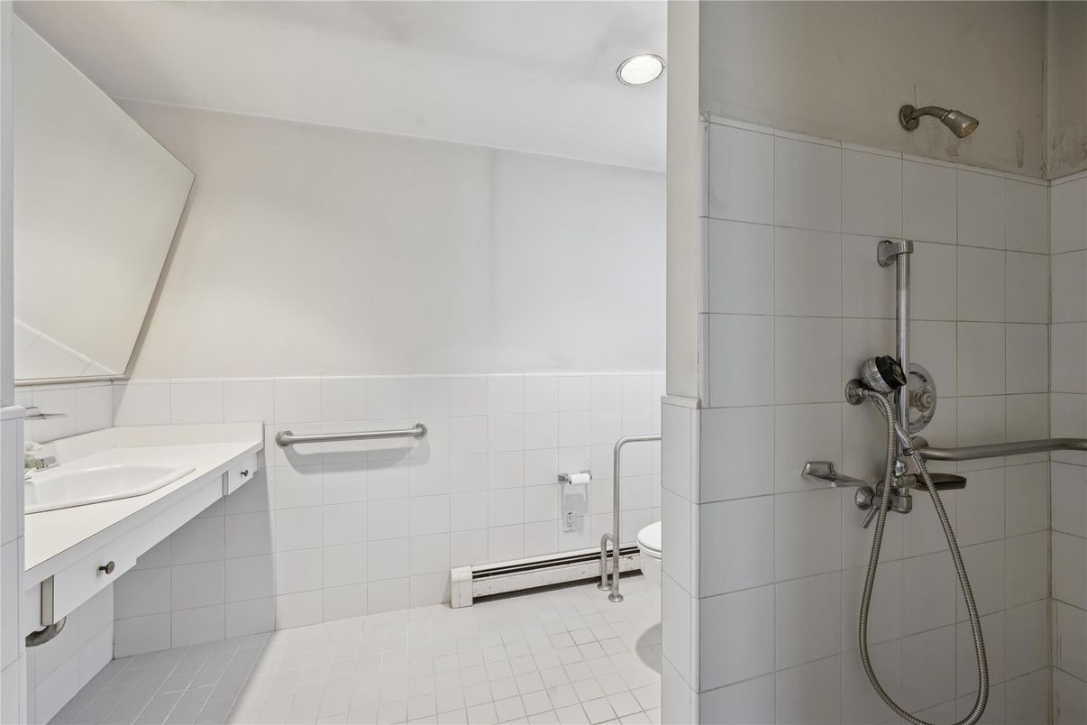 Bathroom, Interior, Recessed Lighting