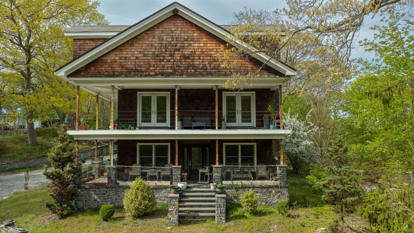 Exterior, Facade, Queen Anne Victorian