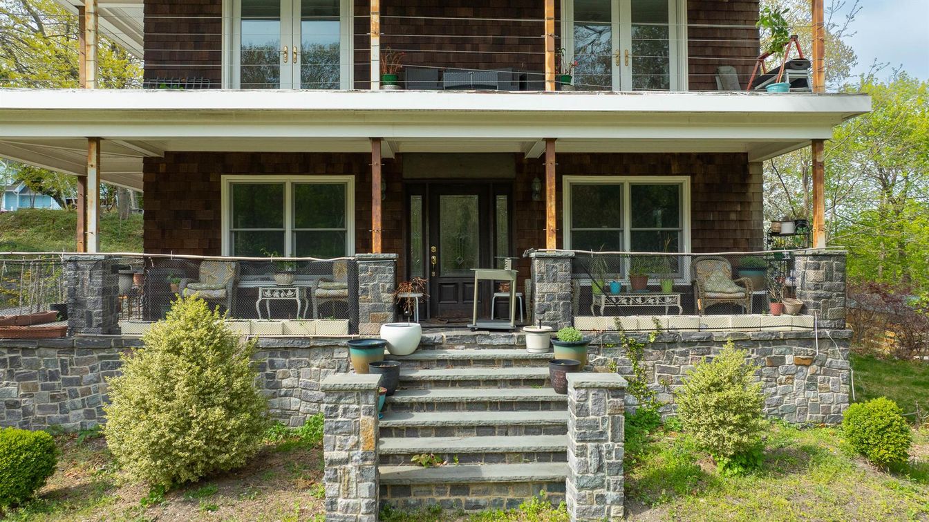 Exterior, Facade, Modern