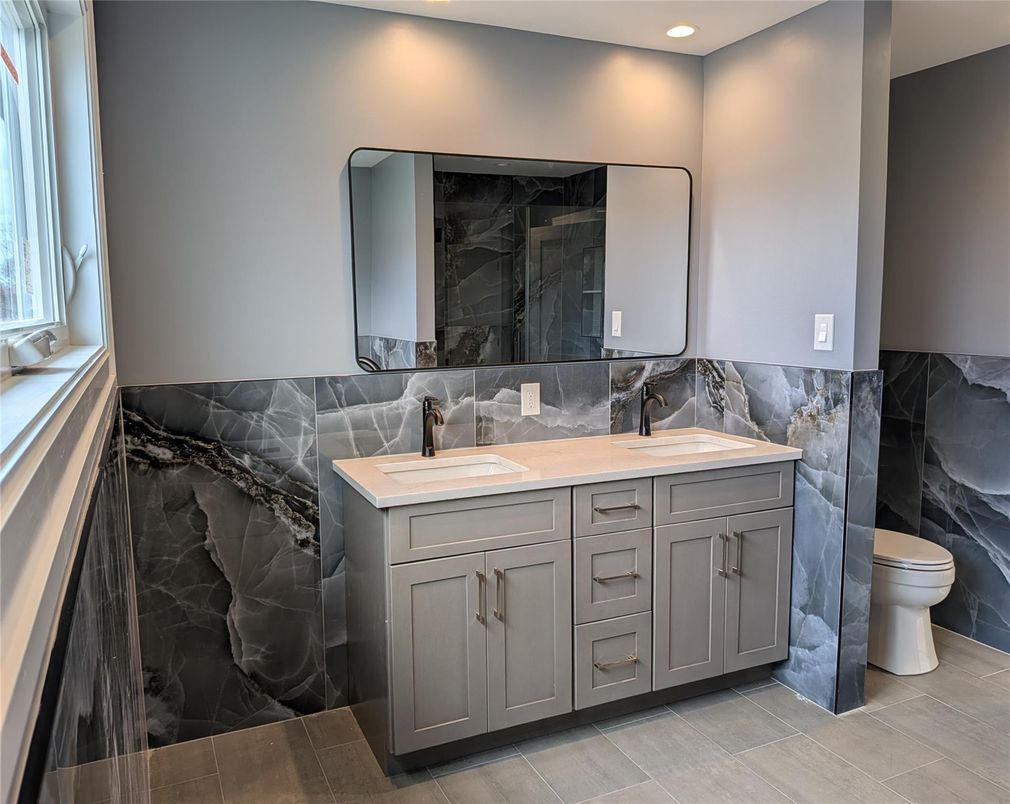 Bathroom, Dual Sink Vanities, Interior, Recessed Lighting