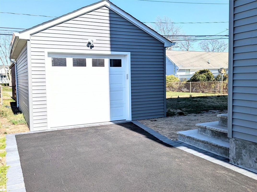 Detached Garage, Exterior