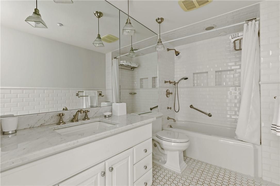 Bathroom, Interior, Pendant Lights, Recessed Lighting