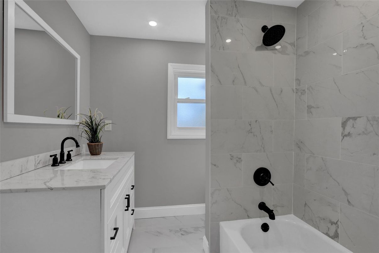 Bathroom, Interior, Marble, Marble Walls, Recessed Lighting