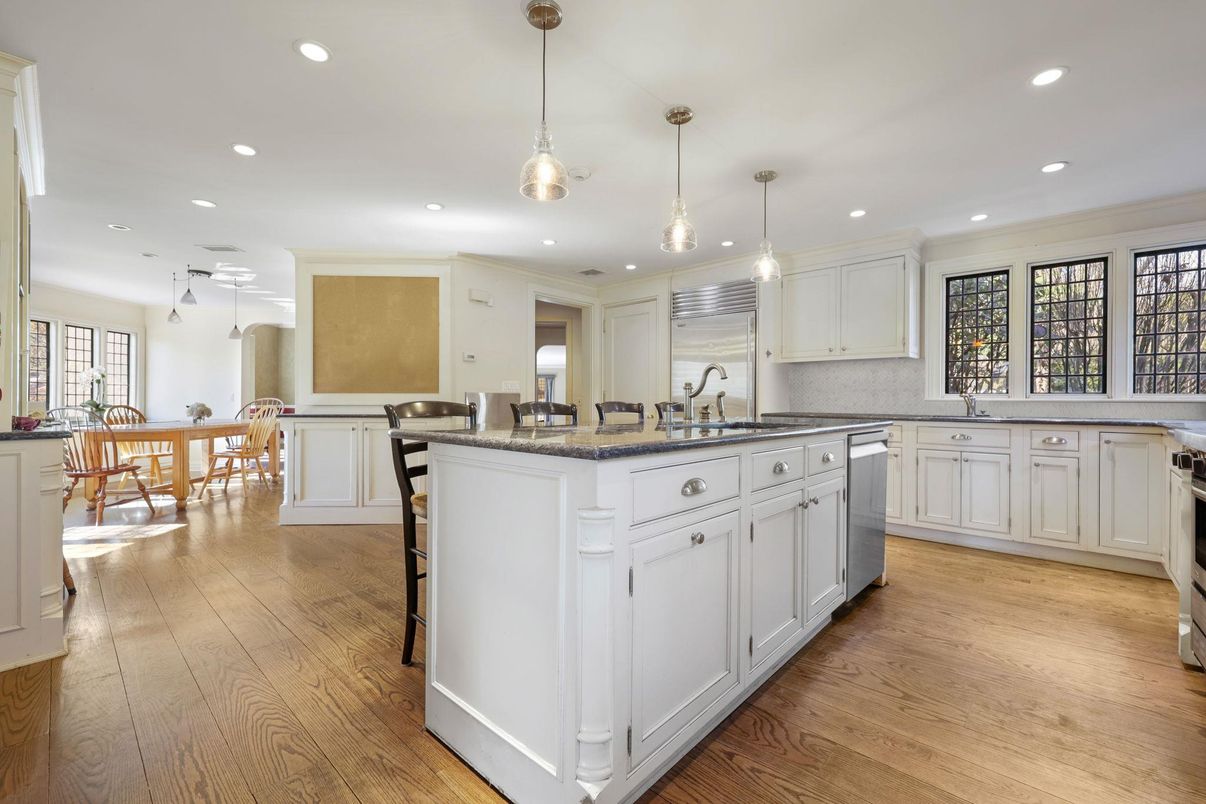 Dining room, Interior, Kitchen, Pendant Lights, Recessed Lighting, Wood Texture Flooring