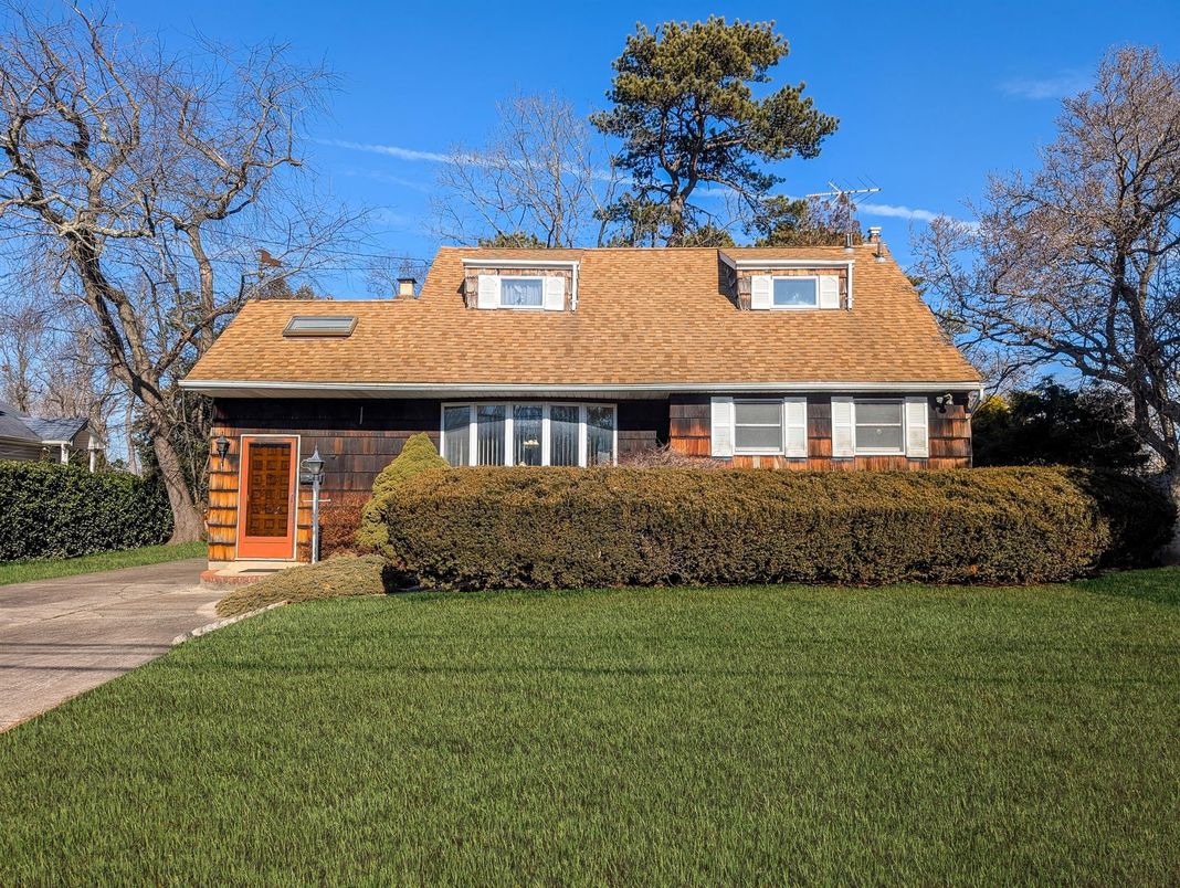 Exterior, Facade, Cape Cod