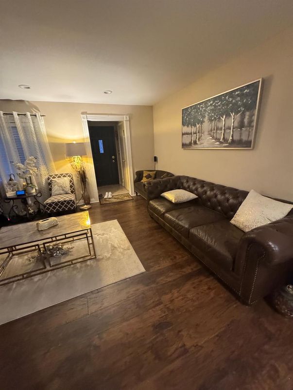 Interior, Living room, Recessed Lighting, Wood Texture Flooring