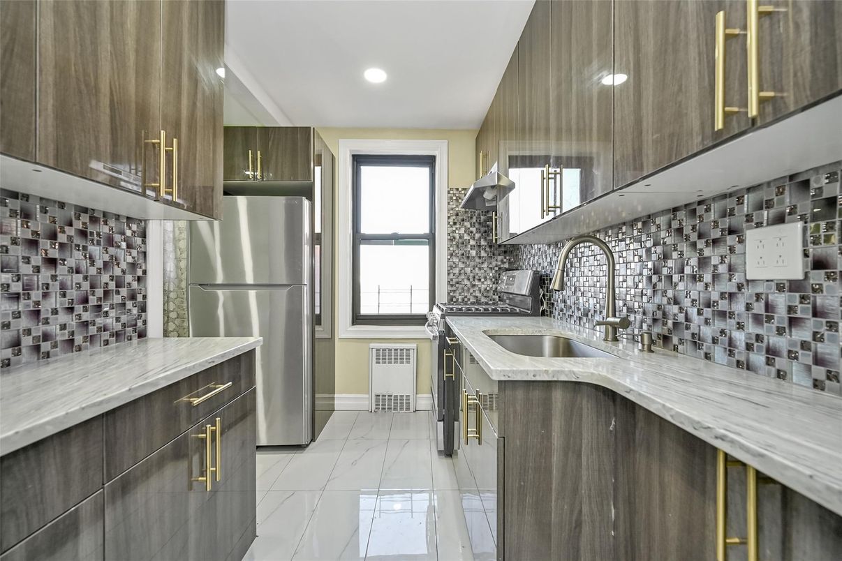 Interior, Kitchen, Marble, Recessed Lighting, Stainless Steel Appliances