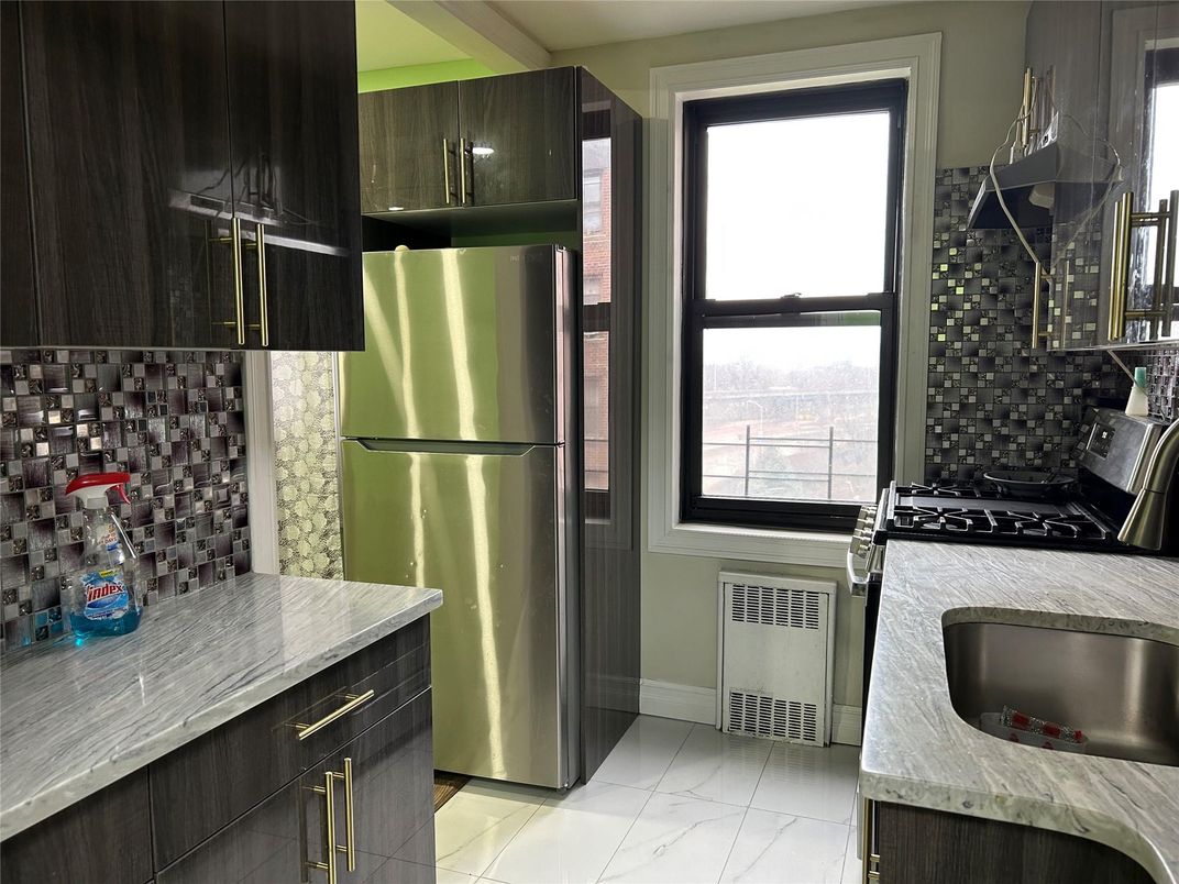 Interior, Kitchen, Marble, Stainless Steel Appliances