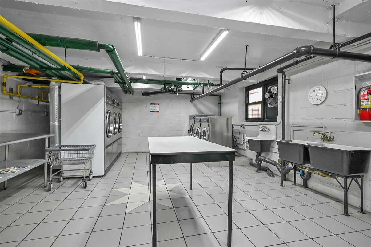 Garage, Interior