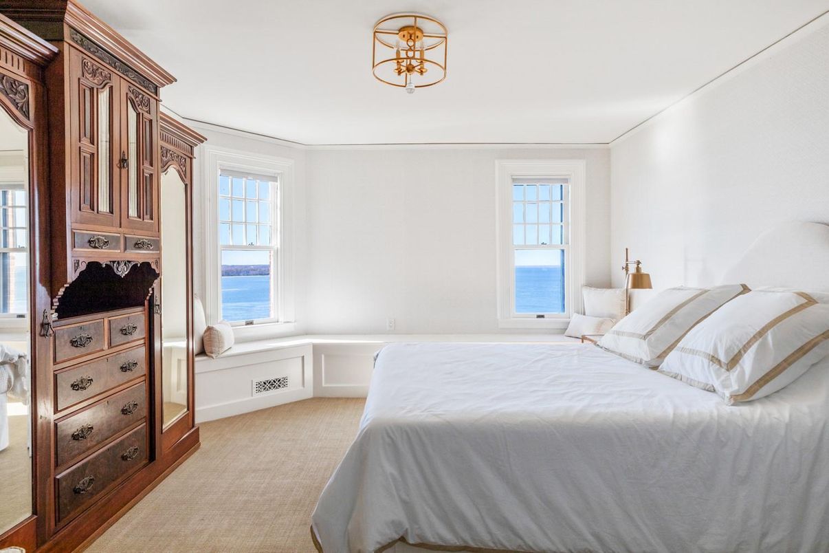 Bedroom, Interior, Water