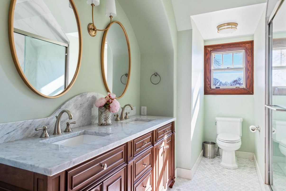 Bathroom, Dual Sink Vanities, Interior