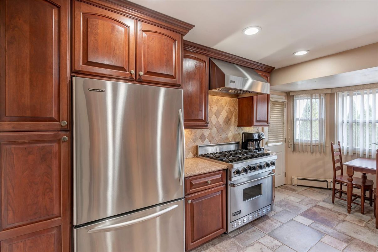 Dining room, Interior, Kitchen, Recessed Lighting, Stainless Steel Appliances