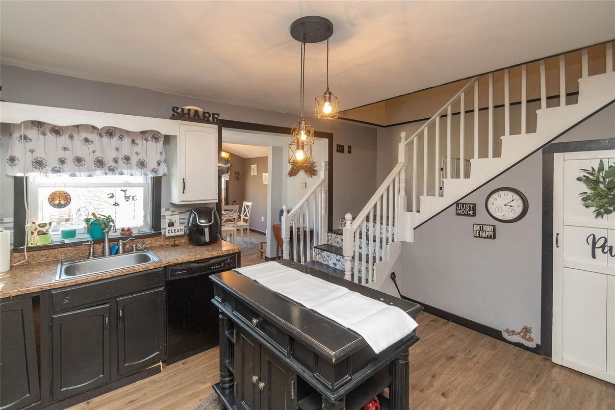 Interior, Kitchen, Pendant Lights, Wood Texture Flooring